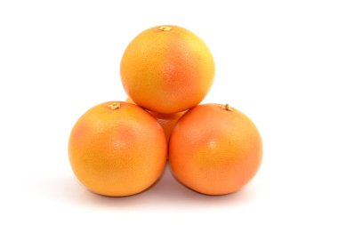 Beyaz arkaplanda greyfurt