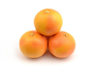 Beyaz arkaplanda greyfurt