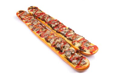 beyaz zemin üzerinde güveç