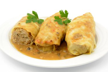 Bir tabak kıyma, pirinç ve lahana.