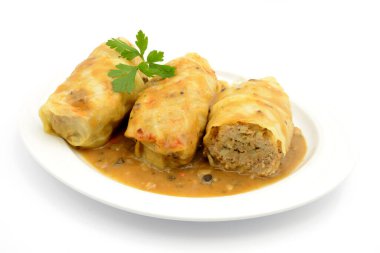 Bir tabak kıyma, pirinç ve lahana.