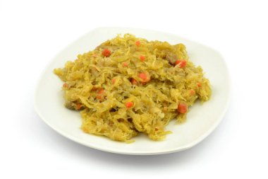 Beyaz arka planda lahana turşulu bigolar.