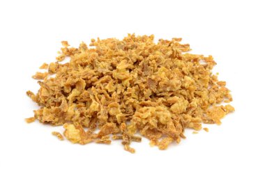 Beyaz arka planda kızarmış soğan.