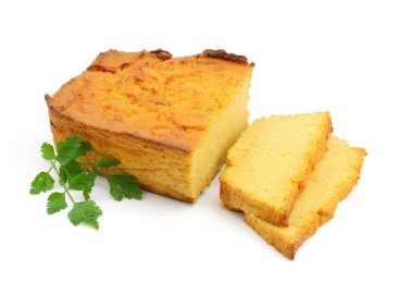 Beyaz arkaplanda kereviz ezmesi