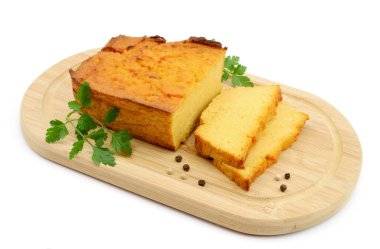 Beyaz arkaplanda kereviz ezmesi