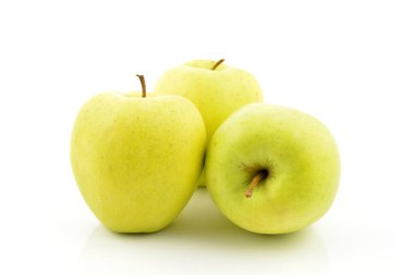 beyaz arkaplanda elmalar