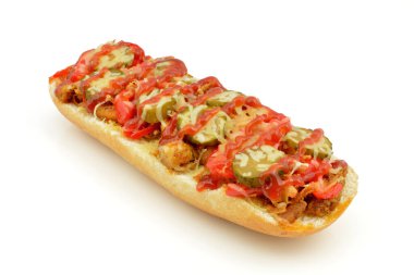 Tavuk, biber ve salatalıklı güveç.