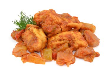 Beyaz arka planda balık salatası