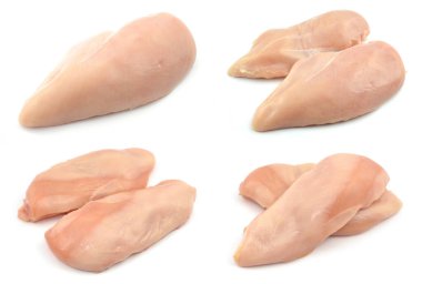 Beyaz arka planda tavuk filetosu.