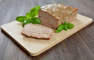 kesme tahtasındaki pate