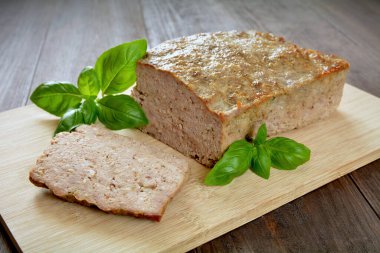 kesme tahtasındaki pate