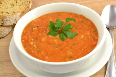 Bir kasede sebze güveci