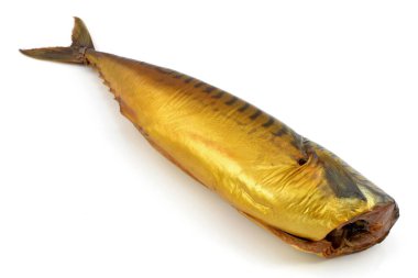 Beyaz bir arka planda uskumru füme