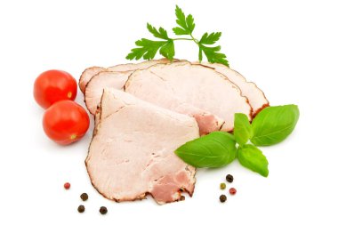 Beyaz arka planda dilimlenmiş jambon.