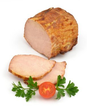 Beyaz arka planda fırında domuz filetosu