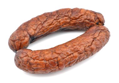 Beyaz arka planda tütsülenmiş sosis