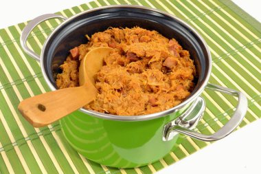 lahana turşusu bigolar tencerede