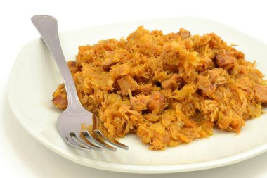 Tabakta lahana turşusu yahnisi