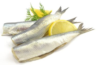 Beyaz bir arka plan üzerinde ringa balığı