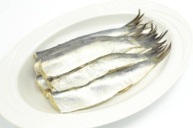 bir tabakta ringa balığı