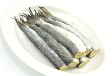 bir tabakta ringa balığı