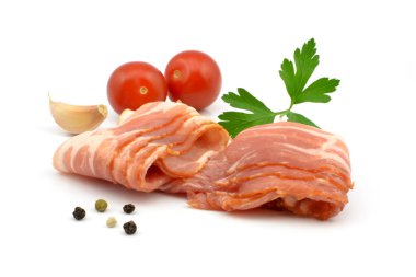 Beyaz arka plan üzerinde izole jambon dilimleri