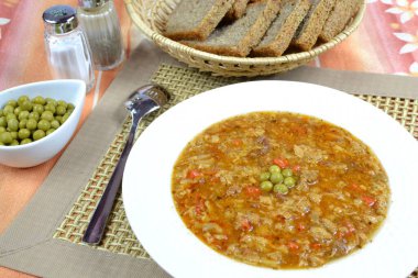 Ev yapımı sığır eti çorbası.