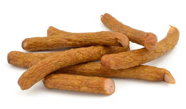 kabanos sosisleri beyaz arkaplanda