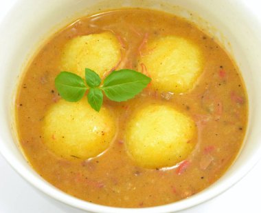 Gulaş soslu patates köftesi.