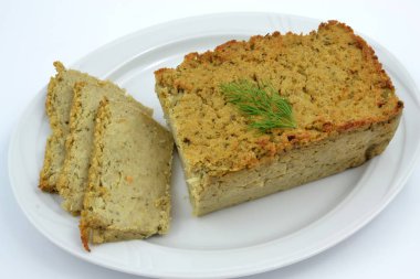 Beyaz arkaplanda kereviz ezmesi