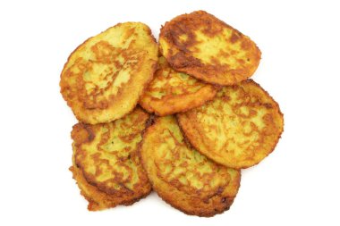 Beyaz bir arka plan üzerinde patates Pancakes
