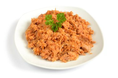 Beyaz arka planda lahana turşulu bigolar.