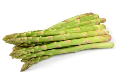 Beyaz arkaplanda yeşil kuşkonmaz