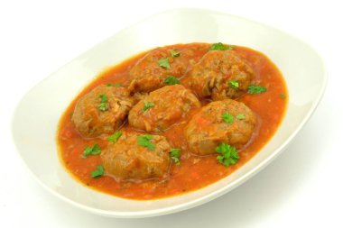 Domates soslu kıymalı köfte.