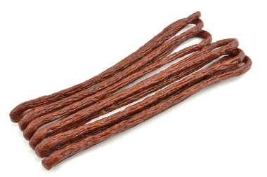 kabanos sosisleri beyaz arkaplanda