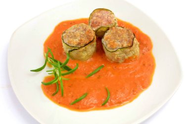 minced meat rolls wrapped in zucchini