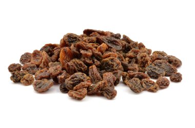 beyaz zemin üzerine kuru üzüm