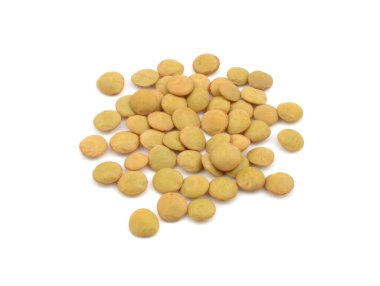 Beyaz arkaplanda mercimek izole