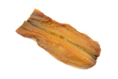 Beyaz bir arka plan üzerinde füme ringa balığı