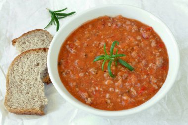 spaghetti sauce in a bowl