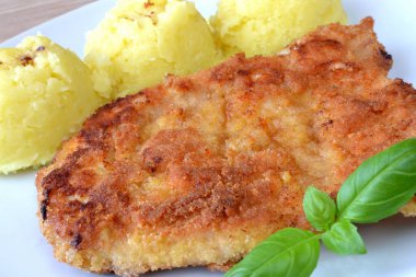 domuz pirzolası patates ile