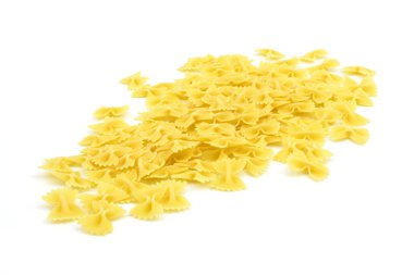 beyaz arkaplanda makarna