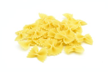 beyaz arkaplanda makarna