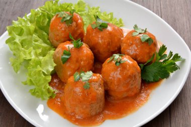 Domates soslu köfte.