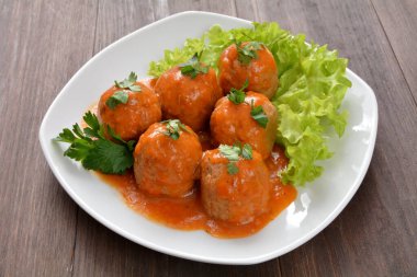 Domates soslu köfte.