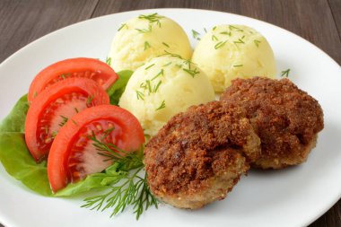 Patates ve domatesli pirzola.