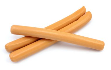 Beyaz arkaplanda sosisliler