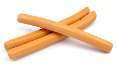 Beyaz arkaplanda sosisliler