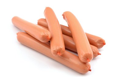 Beyaz arkaplanda sosisliler