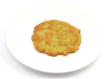 Beyaz bir arka plan üzerinde patates Pancakes